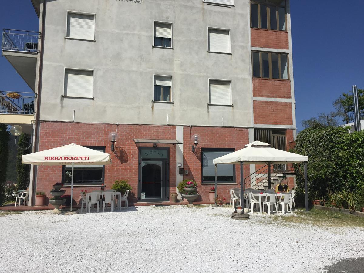 Albergo Ristorante La Greppia Montedivalli Chiesa Exterior foto